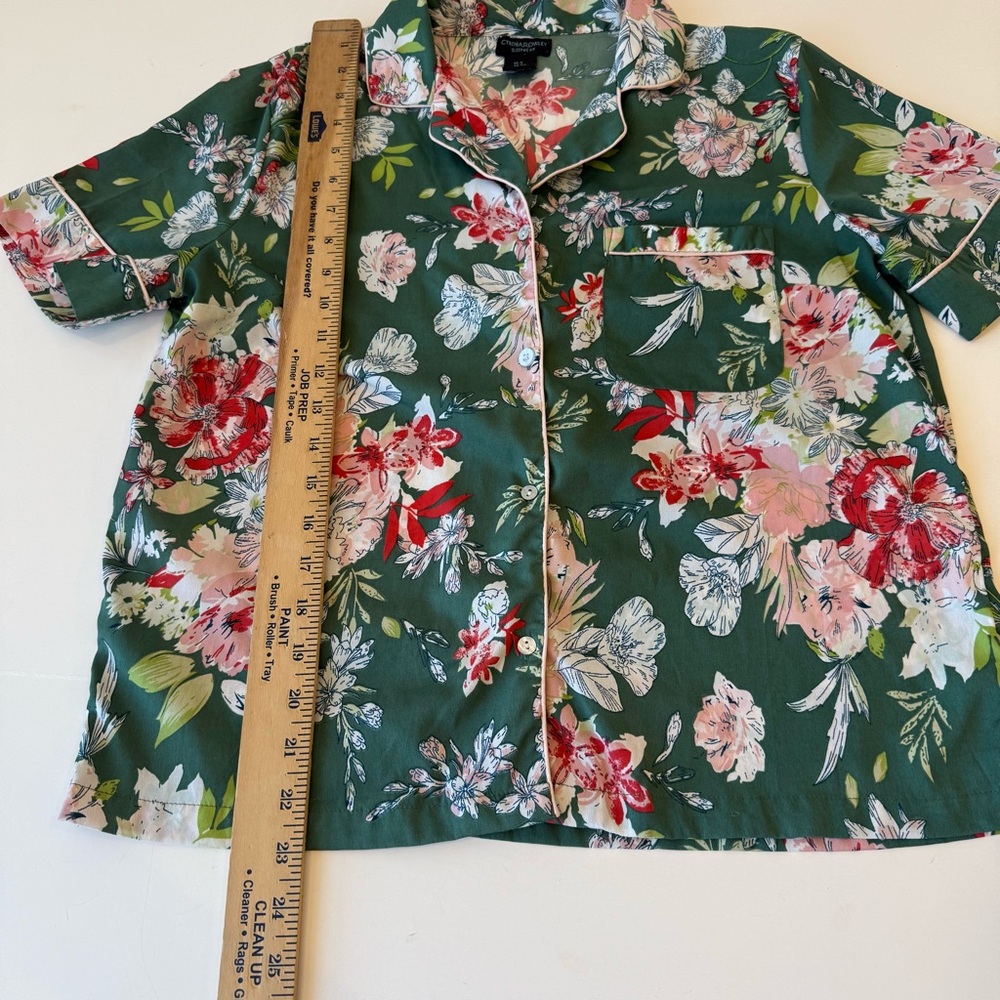 Women’s Spring Floral Green, Pink Pajama Shirt and Shorts Set, Lightweight, EUC - Picture 5 of 10